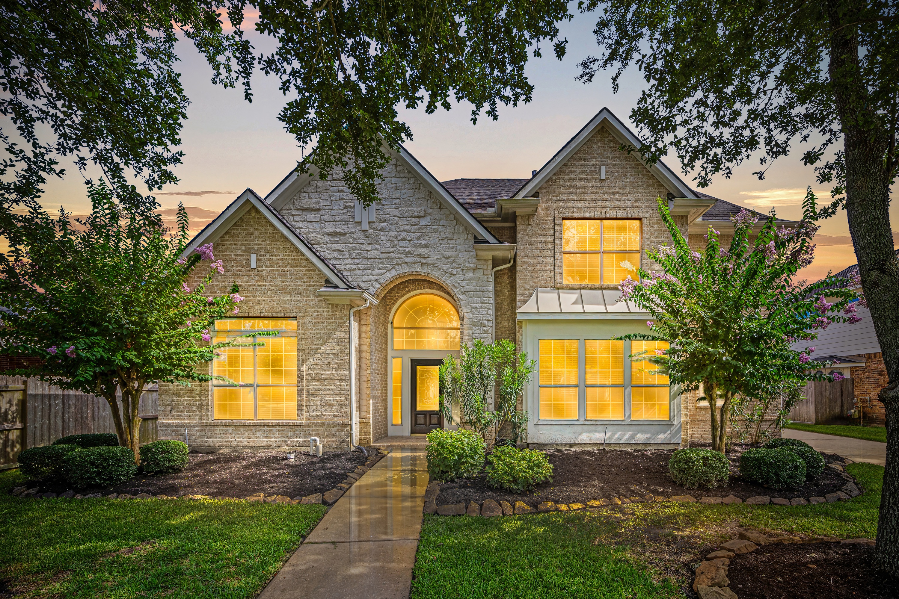 Elegant stone home sold by Deidra Reasor